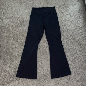 black victoria’s secret yoga pants